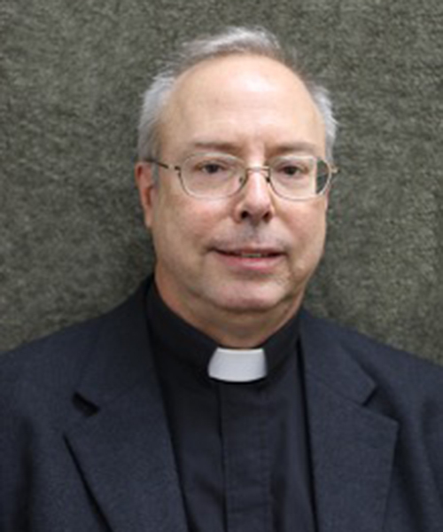 Rev. Mons. Robert Siler - Secretario de Catholic Charities Serving Central Washington